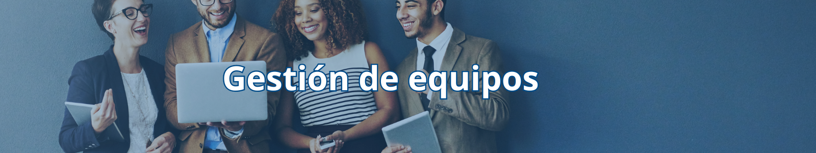 persona dirigiendo a sus compa&ntilde;eros